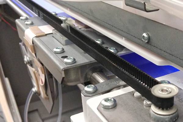 A timing pulley and a timing belt in a 3D printer
